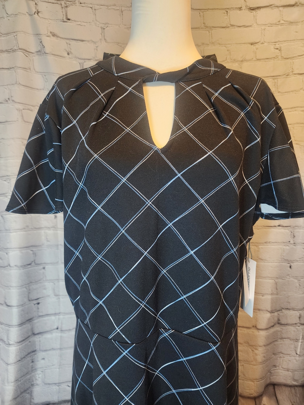Black Plaid Short-Sleeve A-Line Dress with Keyhole Neck - Picture 3 of 7